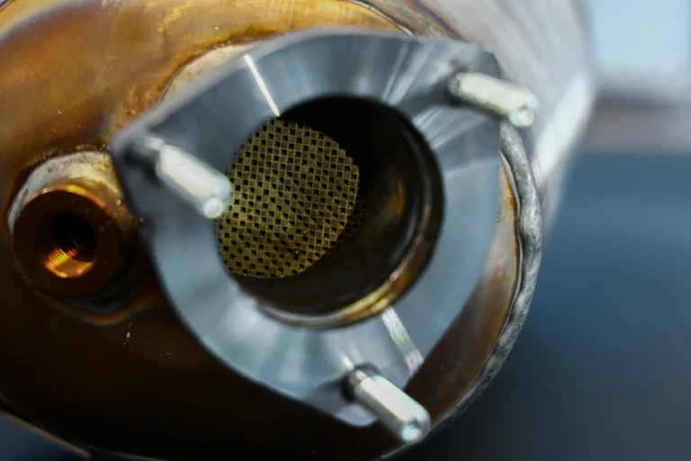 DPF zapchany? 5 objawów, których nie możesz ignorować (i co zrobić zanim będzie za późno)