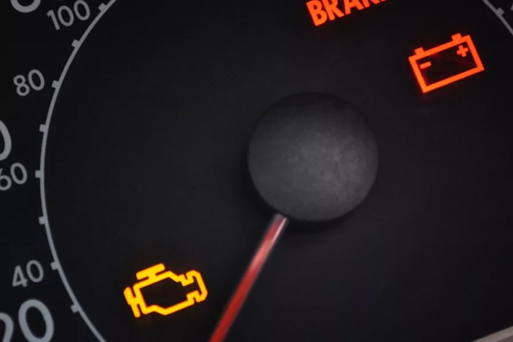Check engine się świeci – co to naprawdę oznacza?