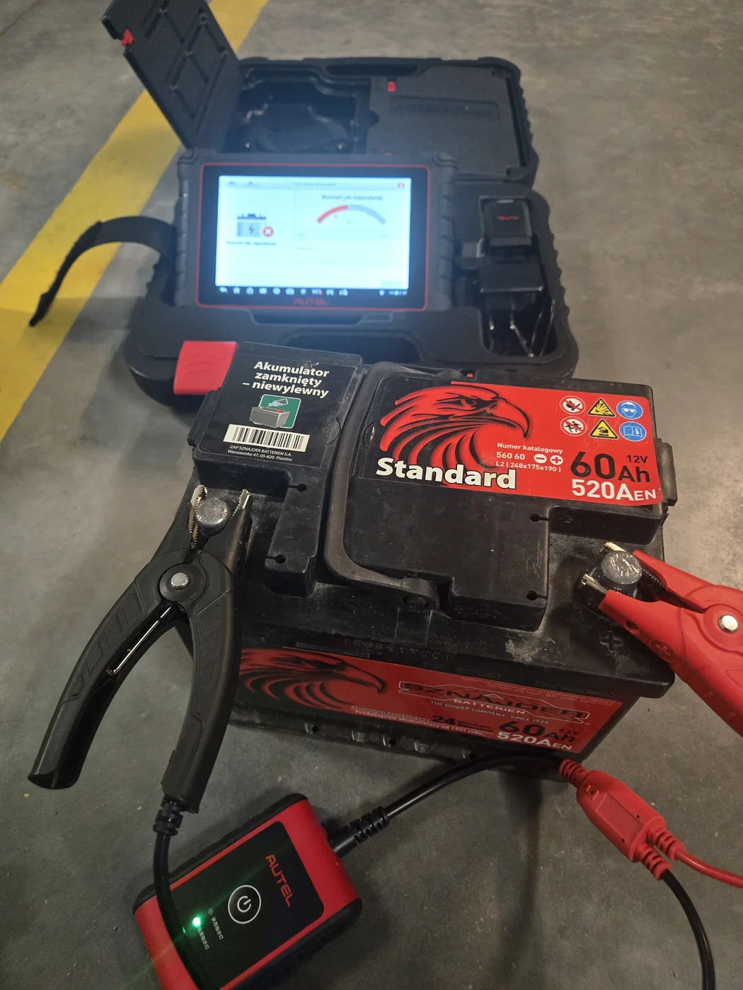 Test akumulatora Standard 60 Ah 520 A EN modułem Autel BT506 — pomiar prądu rozruchu CCA względem wartości deklarowanej